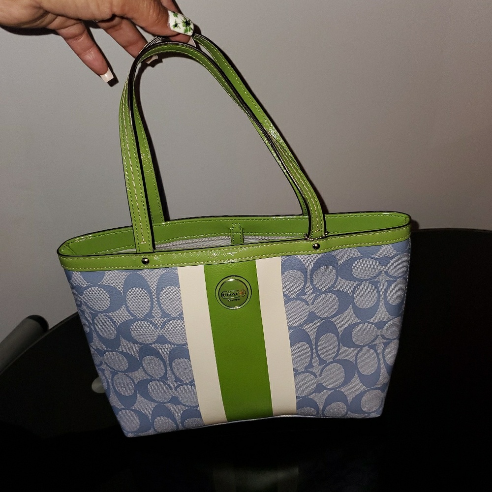 Authentic coach - Picture 2 of 3